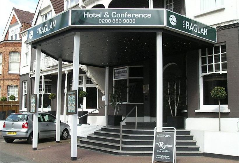 Отель The Raglan