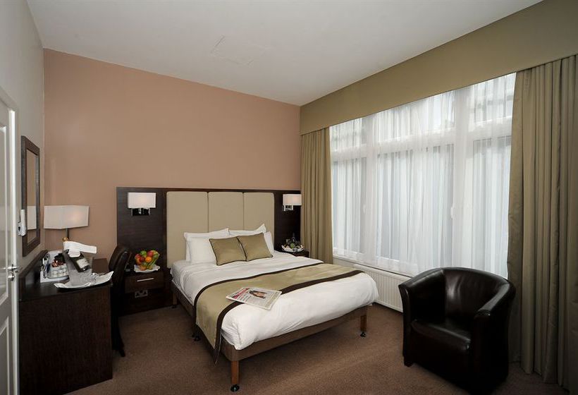 Отель The Raglan