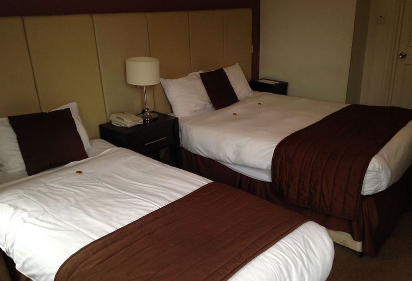 Отель The Raglan