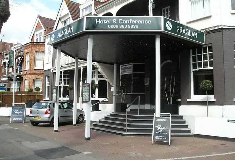 Отель The Raglan