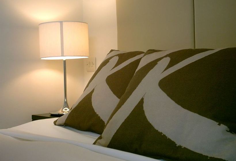 Отель The Raglan