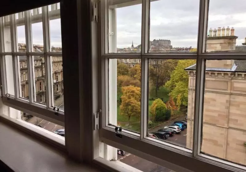 ベッドアンドブレックファースト B+b Edinburgh