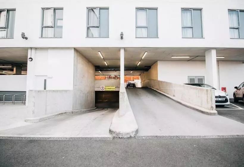 Отель Holiday Inn Express Belfast City, An Ihg