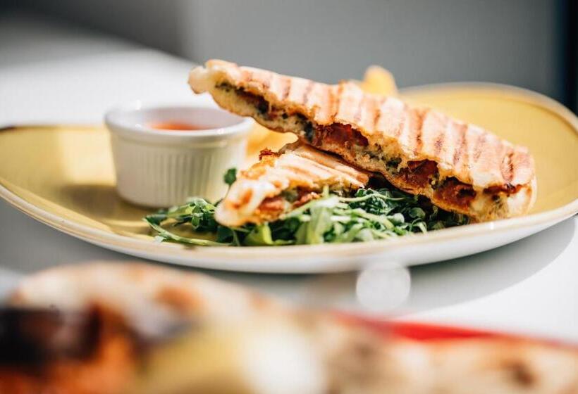 فندق Holiday Inn Express Belfast City, An Ihg