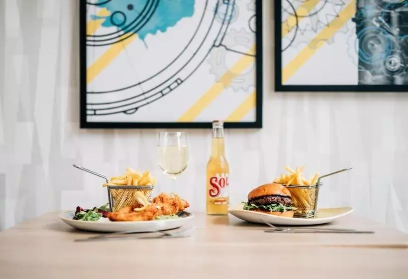 Отель Holiday Inn Express Belfast City, An Ihg