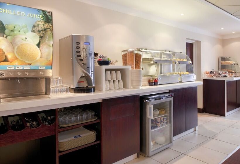 בית מלון כפרי Holiday Inn Express Glenrothes, An Ihg