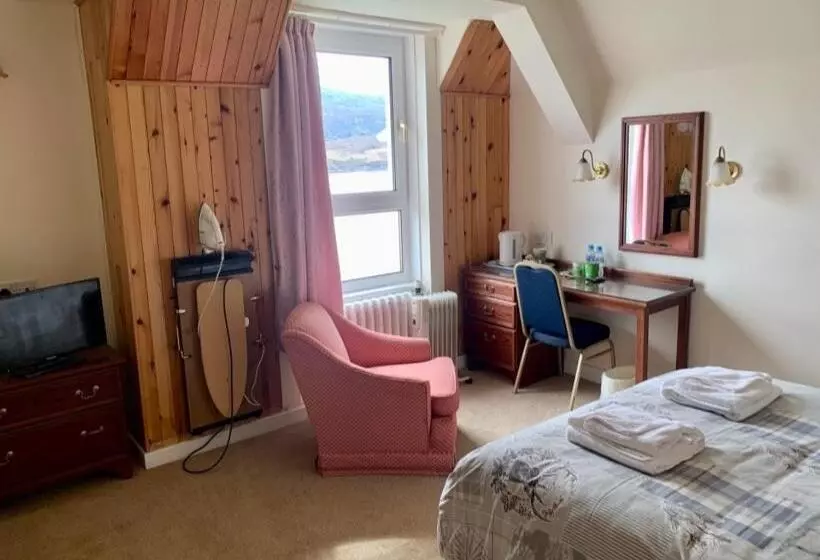 Lochalsh Hotel With Views To The Beautiful Isle Of Skye