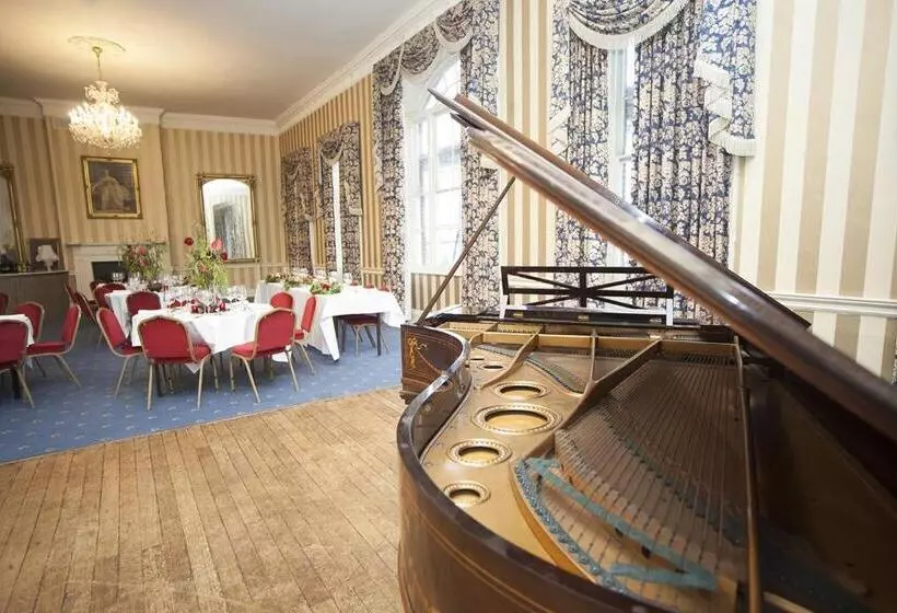 Отель Norfolk Arms