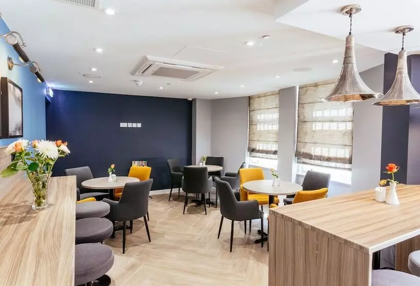 בית מלון כפרי Oliver Plaza