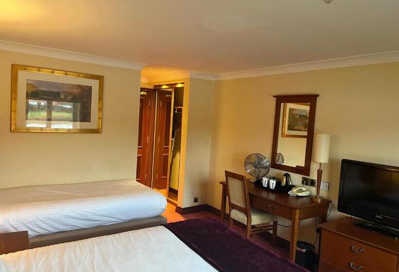 فندق Macdonald Tickled Trout