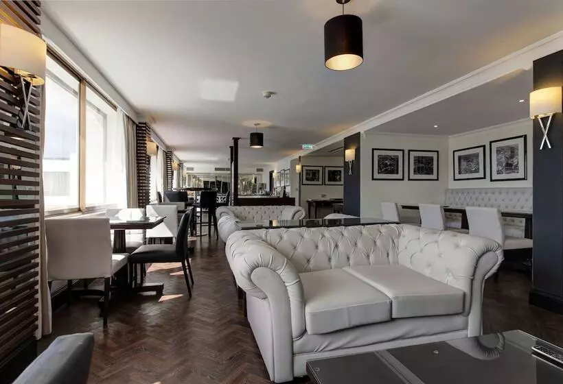 Отель Renaissance London Heathrow