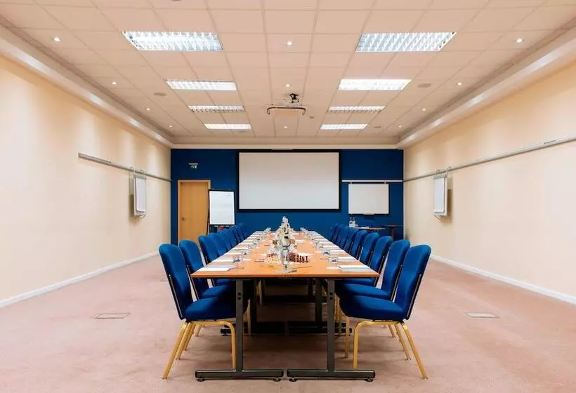 Отель Renaissance London Heathrow