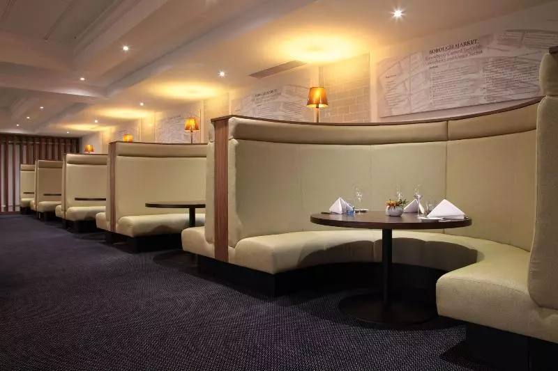 Отель Renaissance London Heathrow