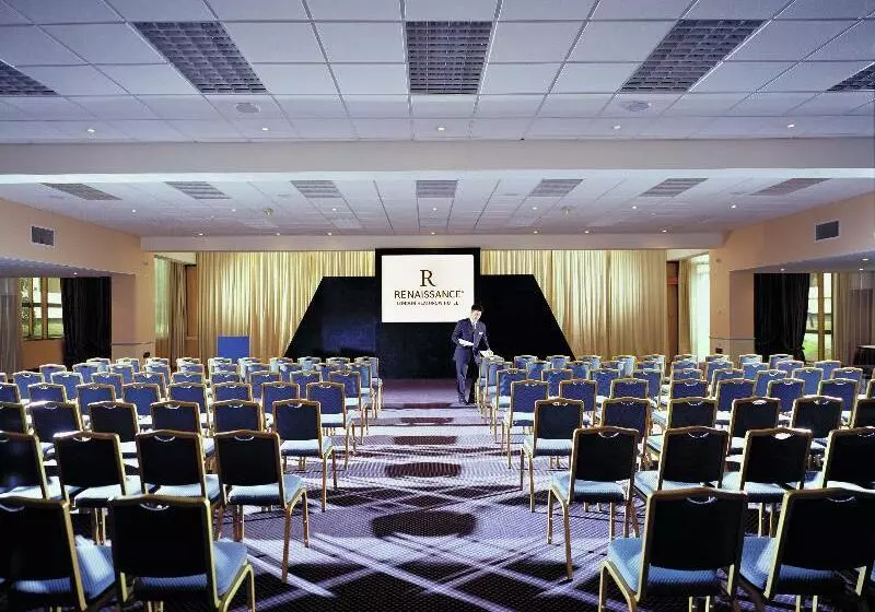 Отель Renaissance London Heathrow