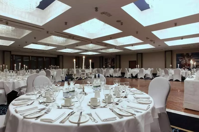 Отель Renaissance London Heathrow