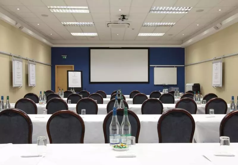 Отель Renaissance London Heathrow