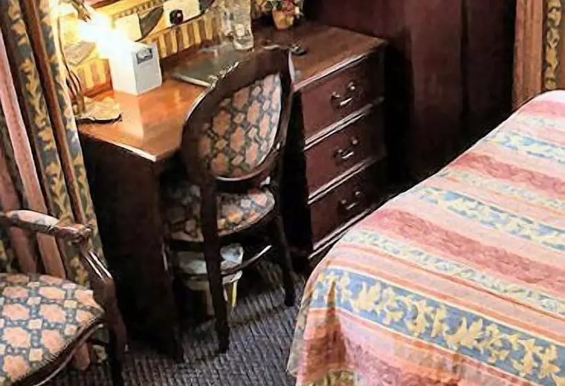 Отель The Queen S