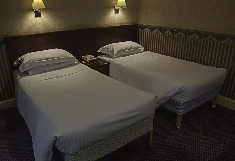 Отель The Queen S