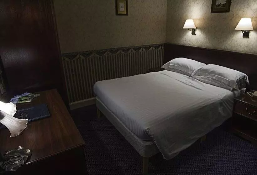 Отель The Queen S