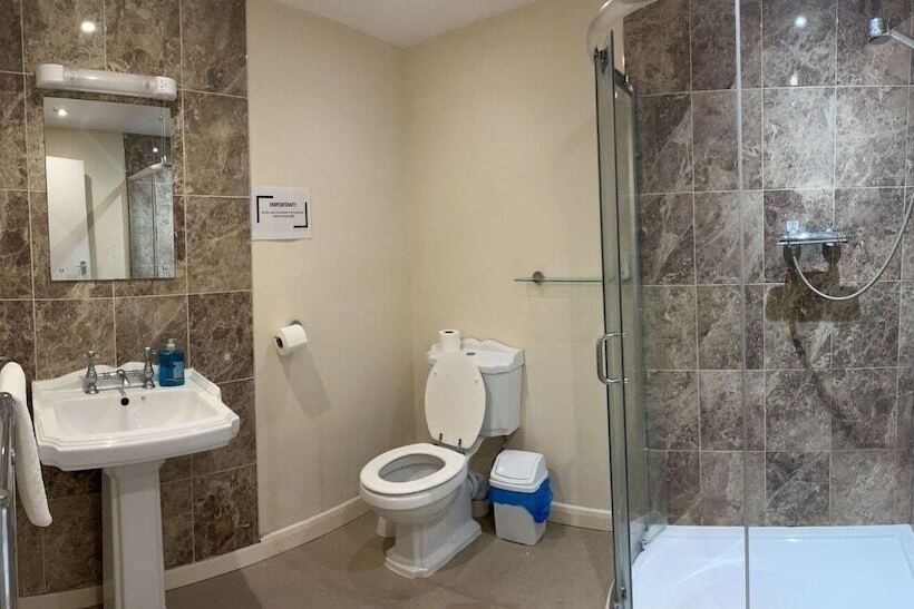 هتل The Rose And Crown