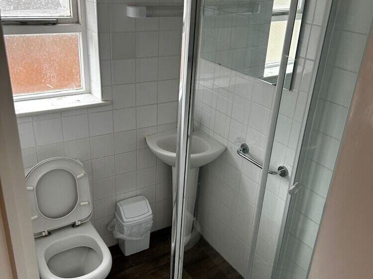 هتل The Rose And Crown