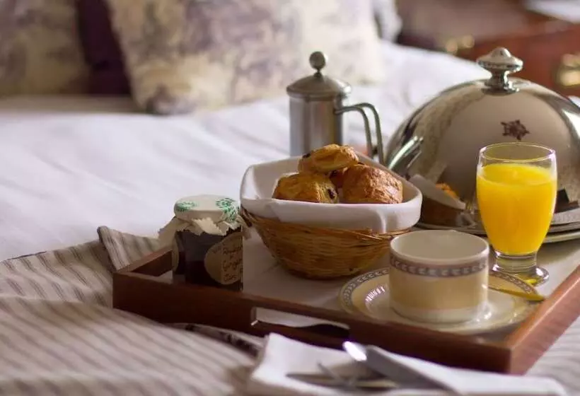 Отель The Royal Castle