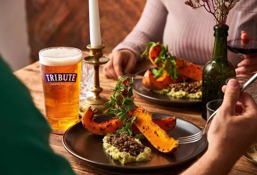 Отель The Royal Castle