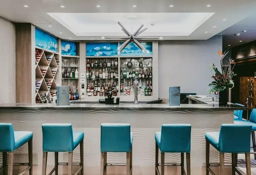 Отель The Royal Yacht