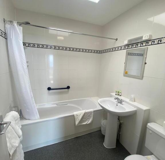 The Riviera Hotel & Apartments   Alum Chine