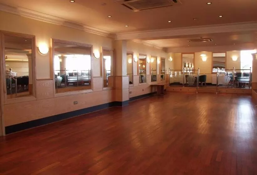 The Riviera Hotel & Apartments   Alum Chine