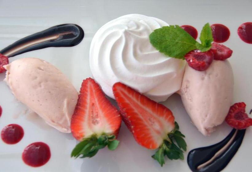 The Riviera Hotel & Apartments   Alum Chine