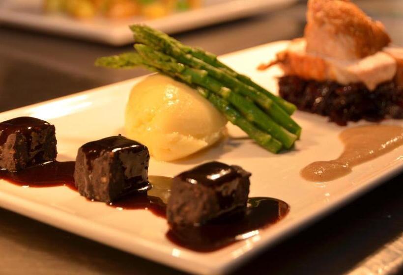 The Riviera Hotel & Apartments   Alum Chine