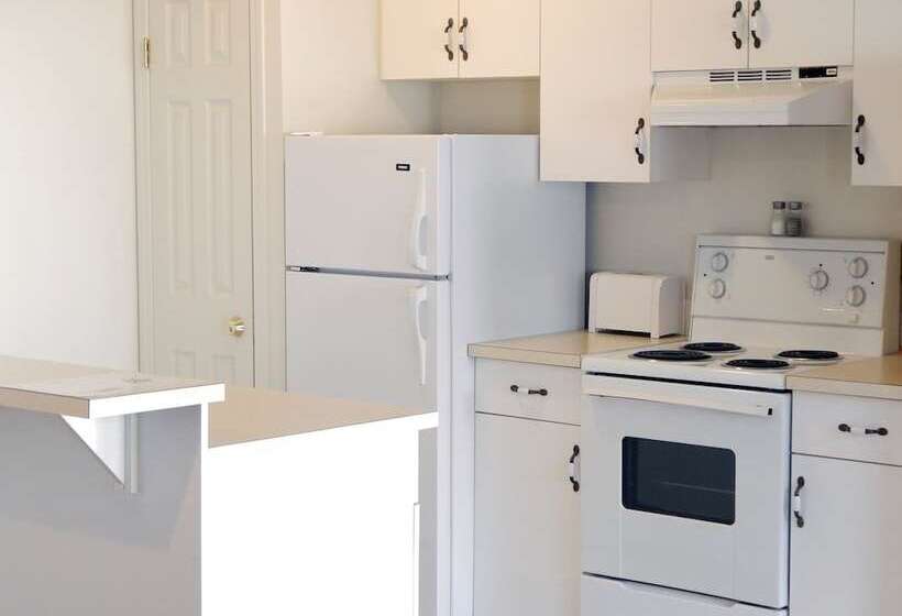 Отель Banff Boundary Lodge