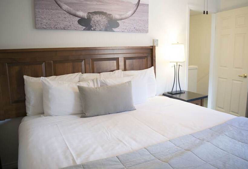 Отель Banff Boundary Lodge