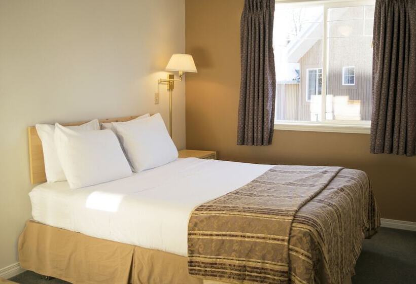 Отель Banff Boundary Lodge