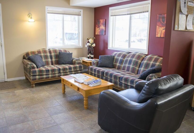 Отель Banff Boundary Lodge