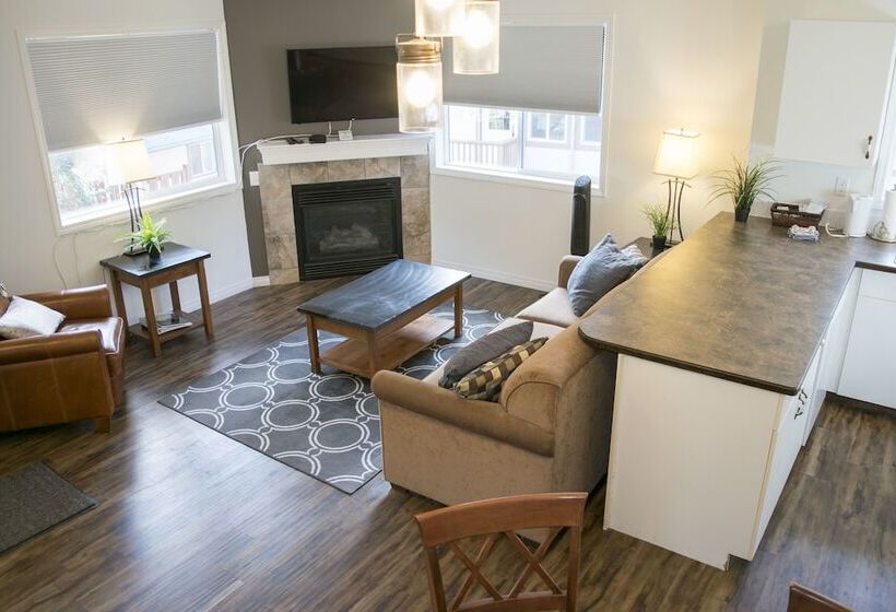 Отель Banff Boundary Lodge