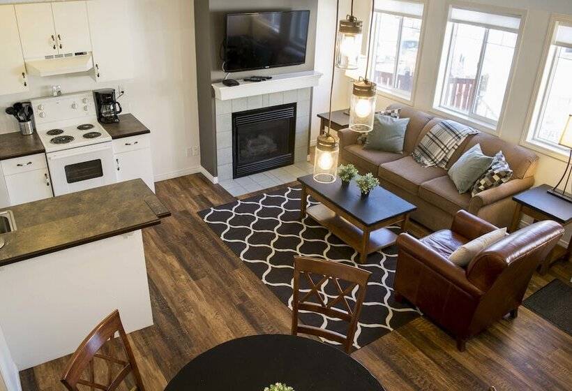 Отель Banff Boundary Lodge