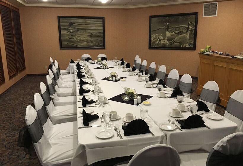 هتل Canad Inns Destination Centre Fort Garry