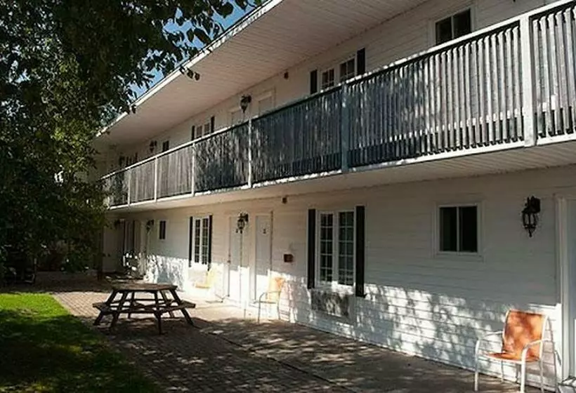 Отель Coach House Inn