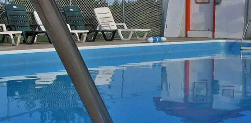 Отель Coach House Inn