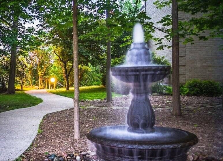 فندق Elm Hurst Inn & Spa