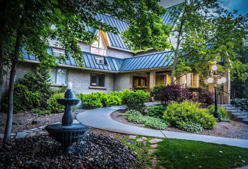 호텔 Elm Hurst Inn & Spa