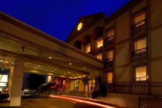 Отель Executive Inn Express Richmond