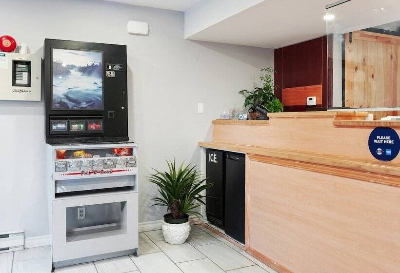 First Canada Hotel Cornwall Hwy 401 On