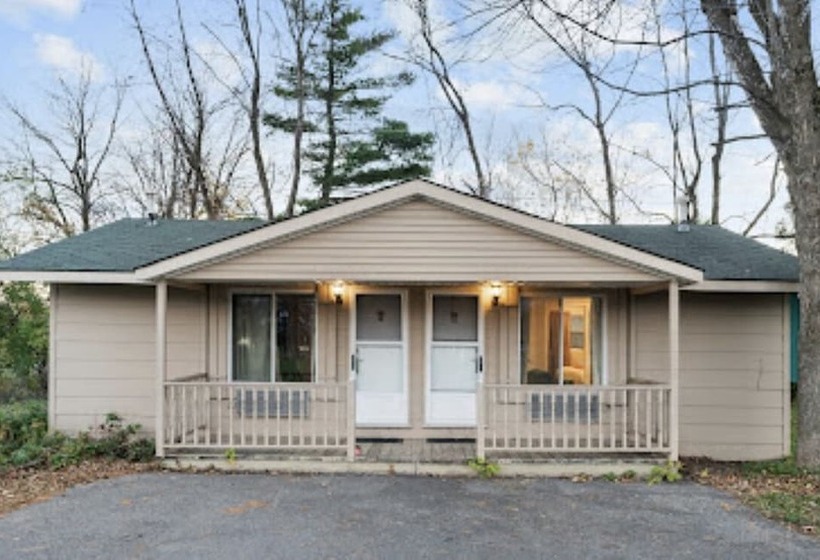 First Canada Hotel Cornwall Hwy 401 On