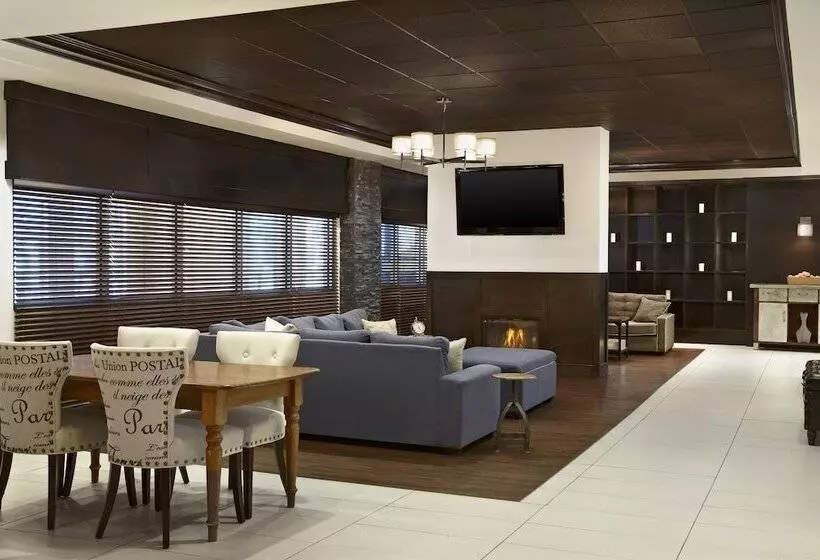 Four Points By Sheraton Hotel & Suites Calgary West