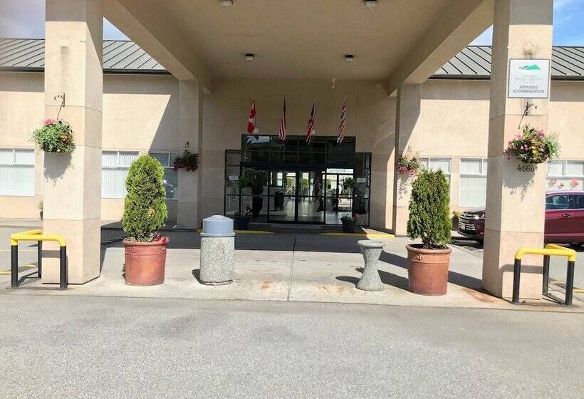 Отель Powell River Town Centre