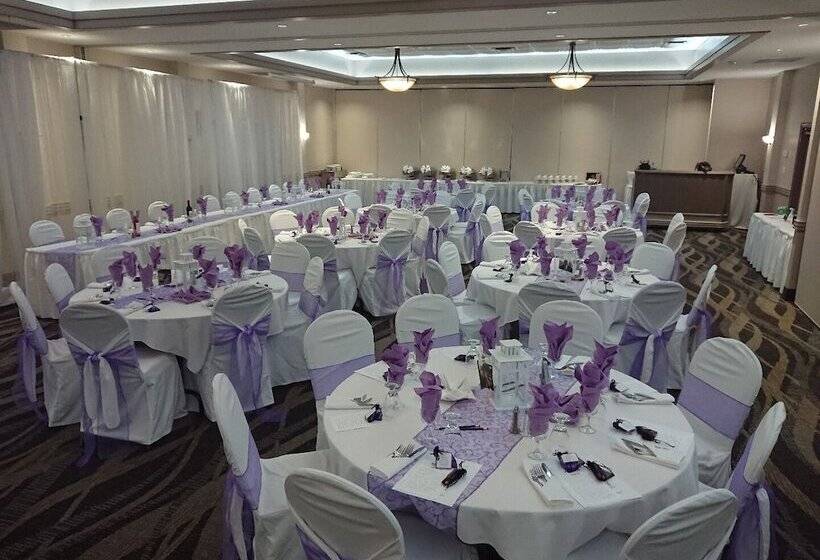 Отель Powell River Town Centre