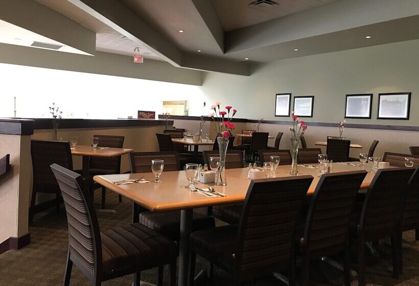 Отель Powell River Town Centre